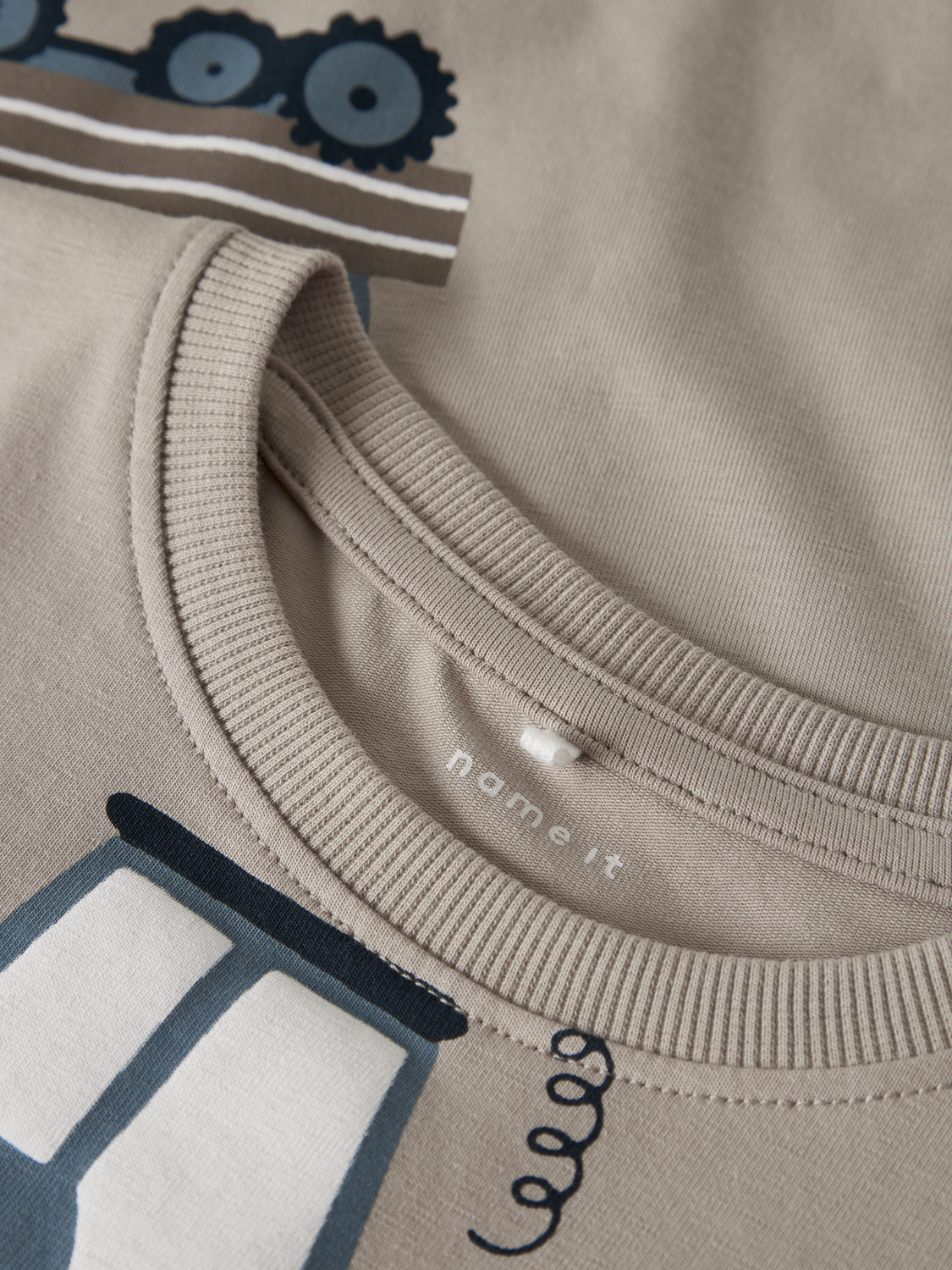 model_shot-front_full